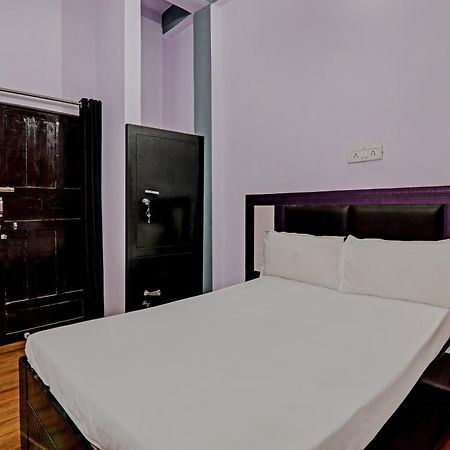 Oyo Hotel Crown Lucknow Exteriör bild