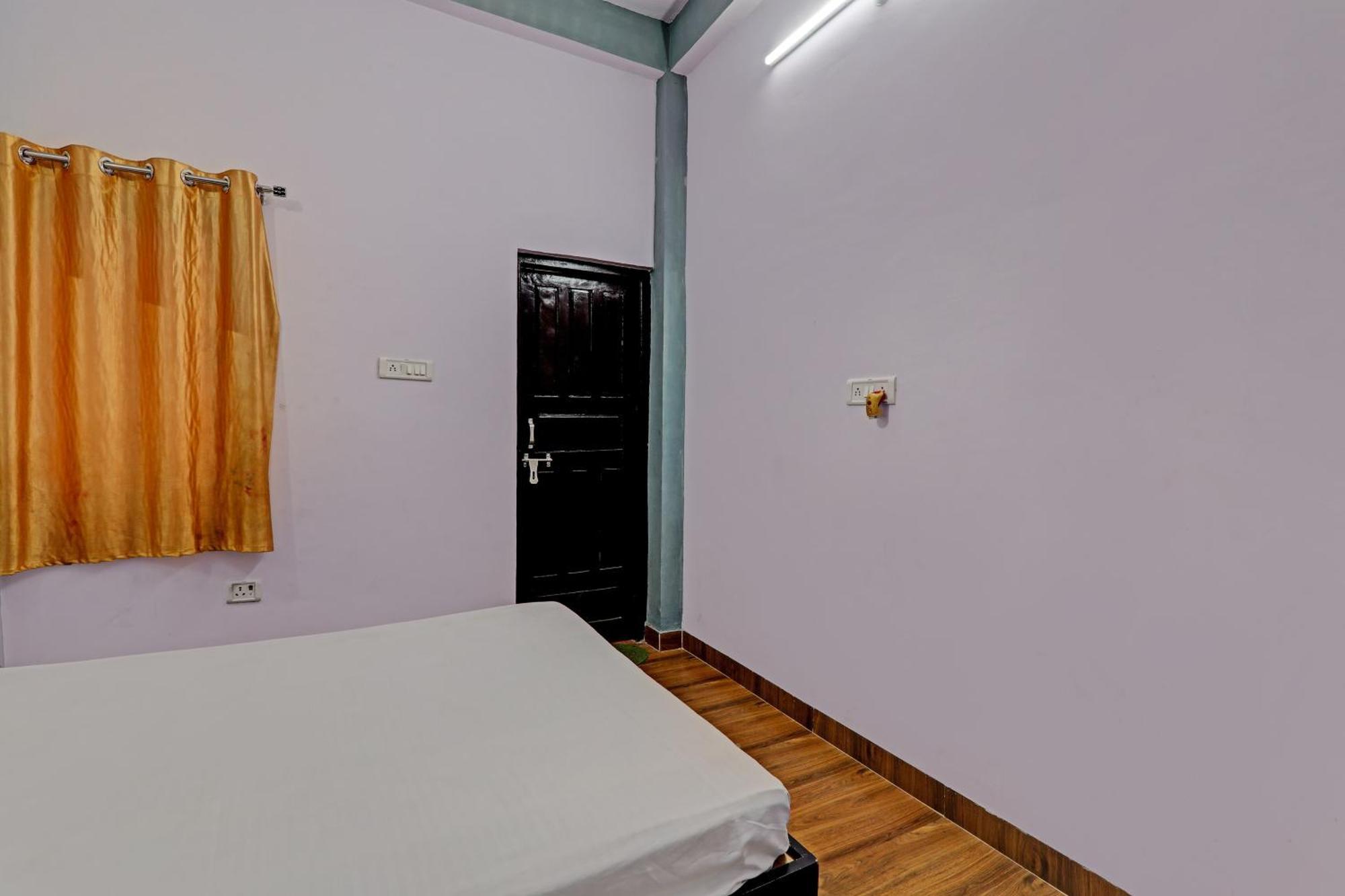 Oyo Hotel Crown Lucknow Exteriör bild