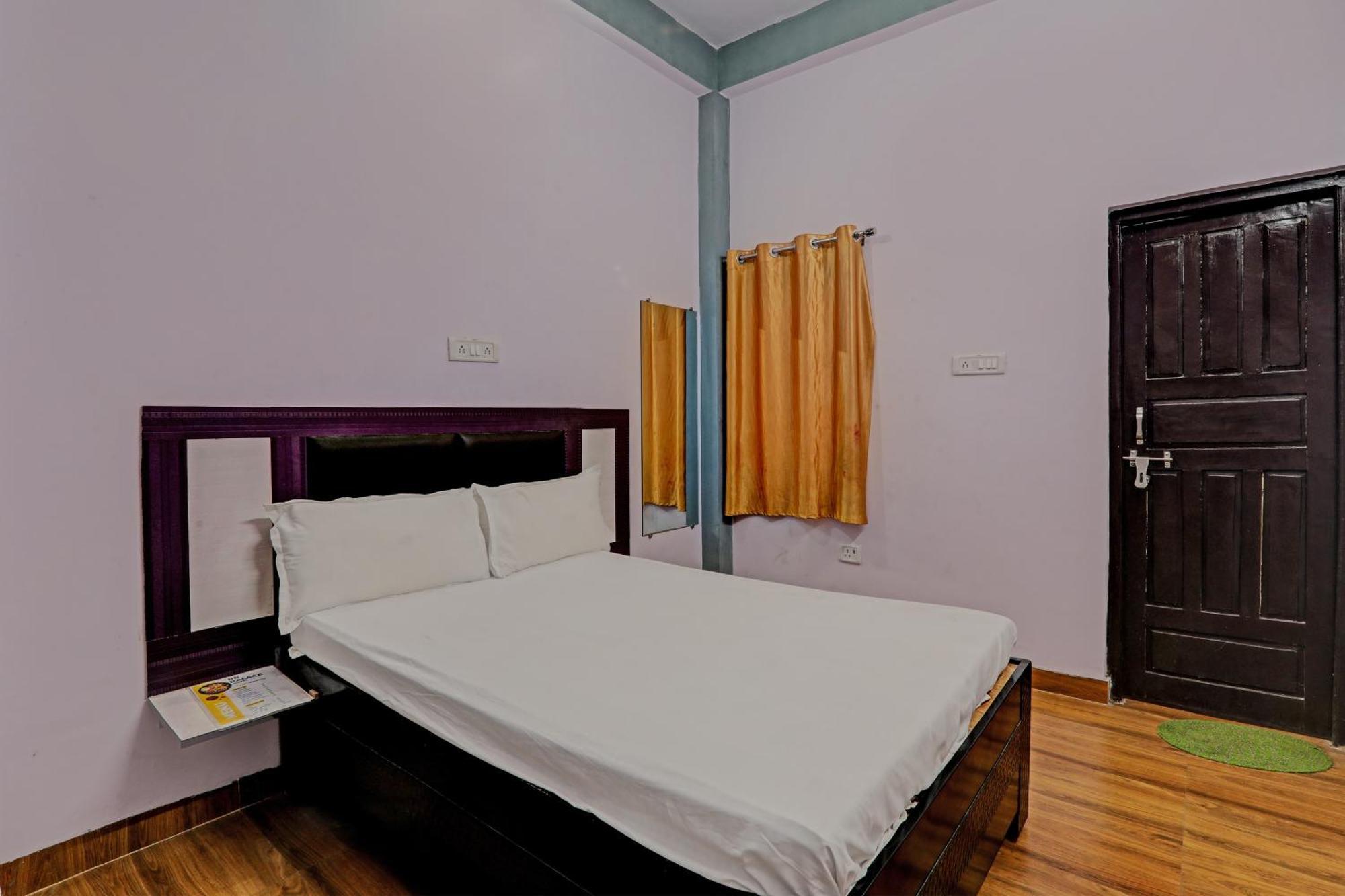 Oyo Hotel Crown Lucknow Exteriör bild