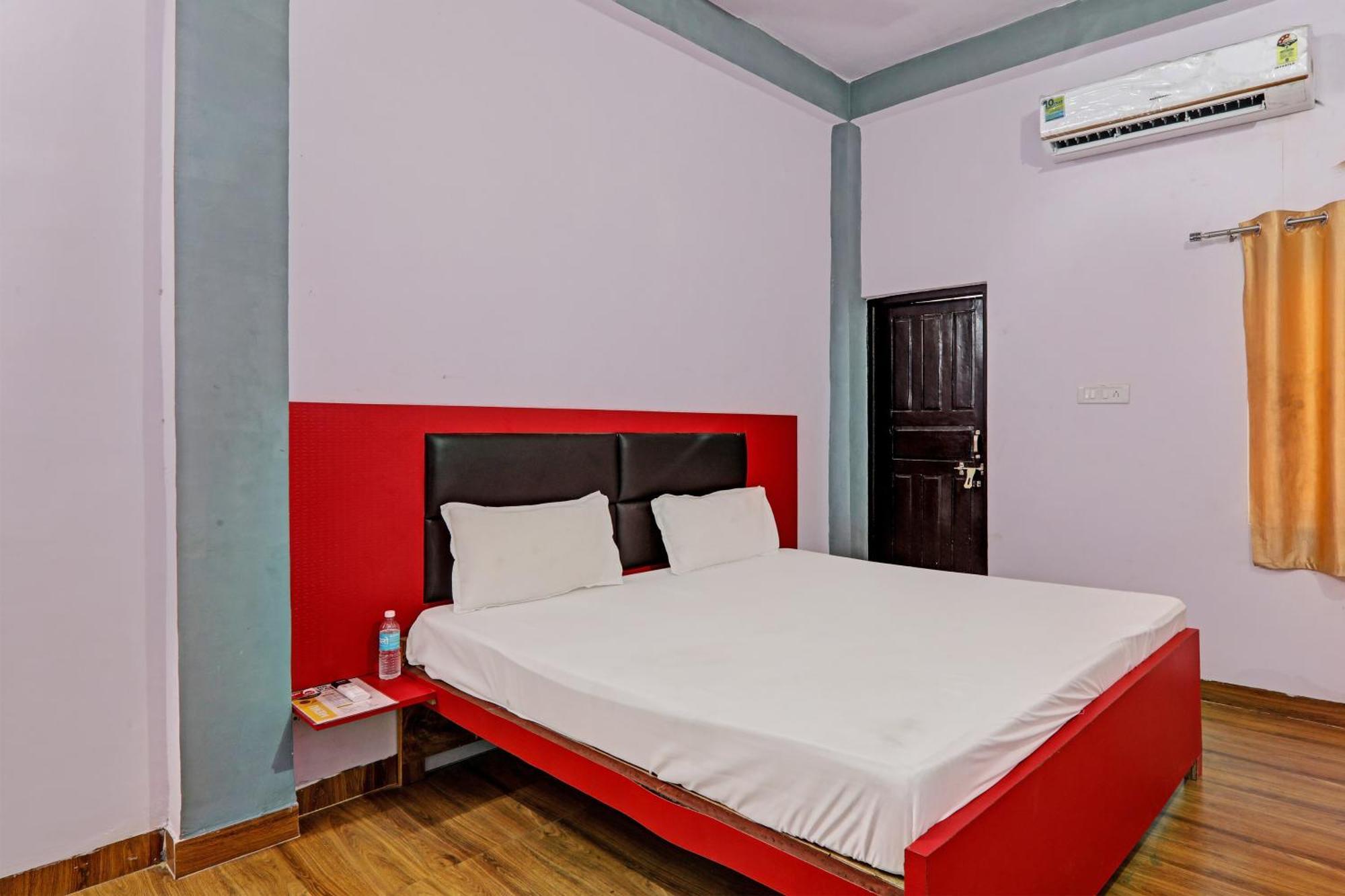 Oyo Hotel Crown Lucknow Exteriör bild