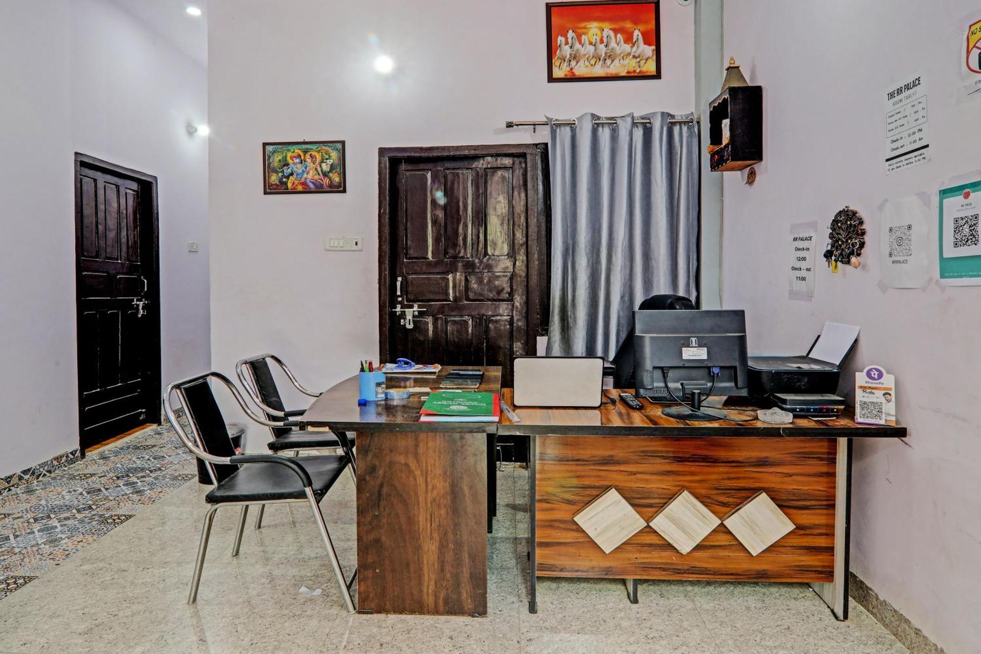 Oyo Hotel Crown Lucknow Exteriör bild